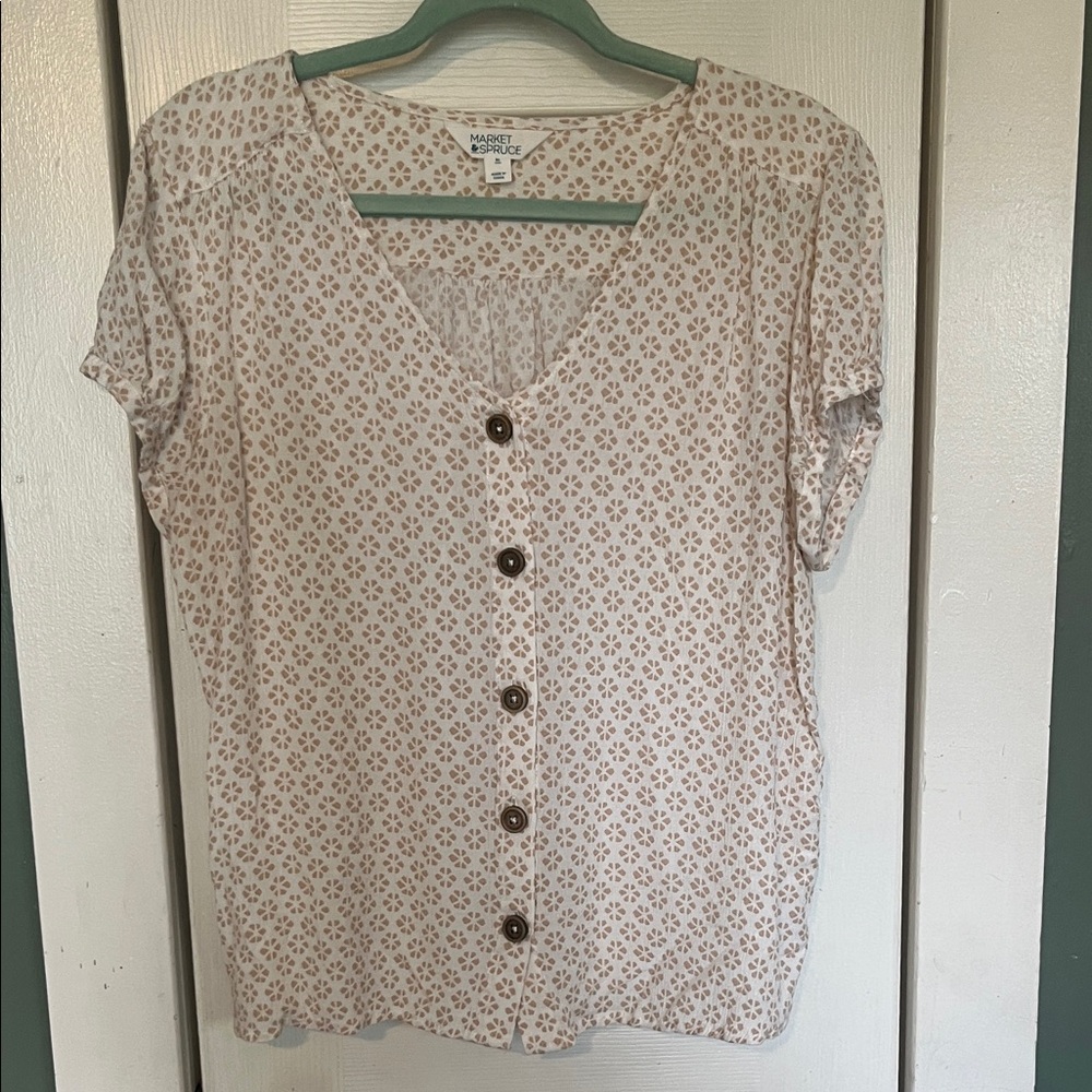 Market & Spruce Cream Short-Sleeve Button Front Floral Top